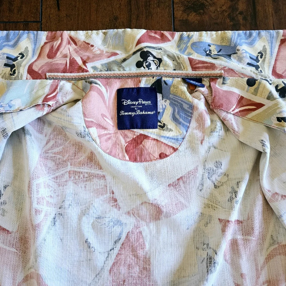 Tommy Bahama Disney Parks Collection Postcard Hawaiian Mens Shirt 100% Silk Sz S - Picture 4 of 10